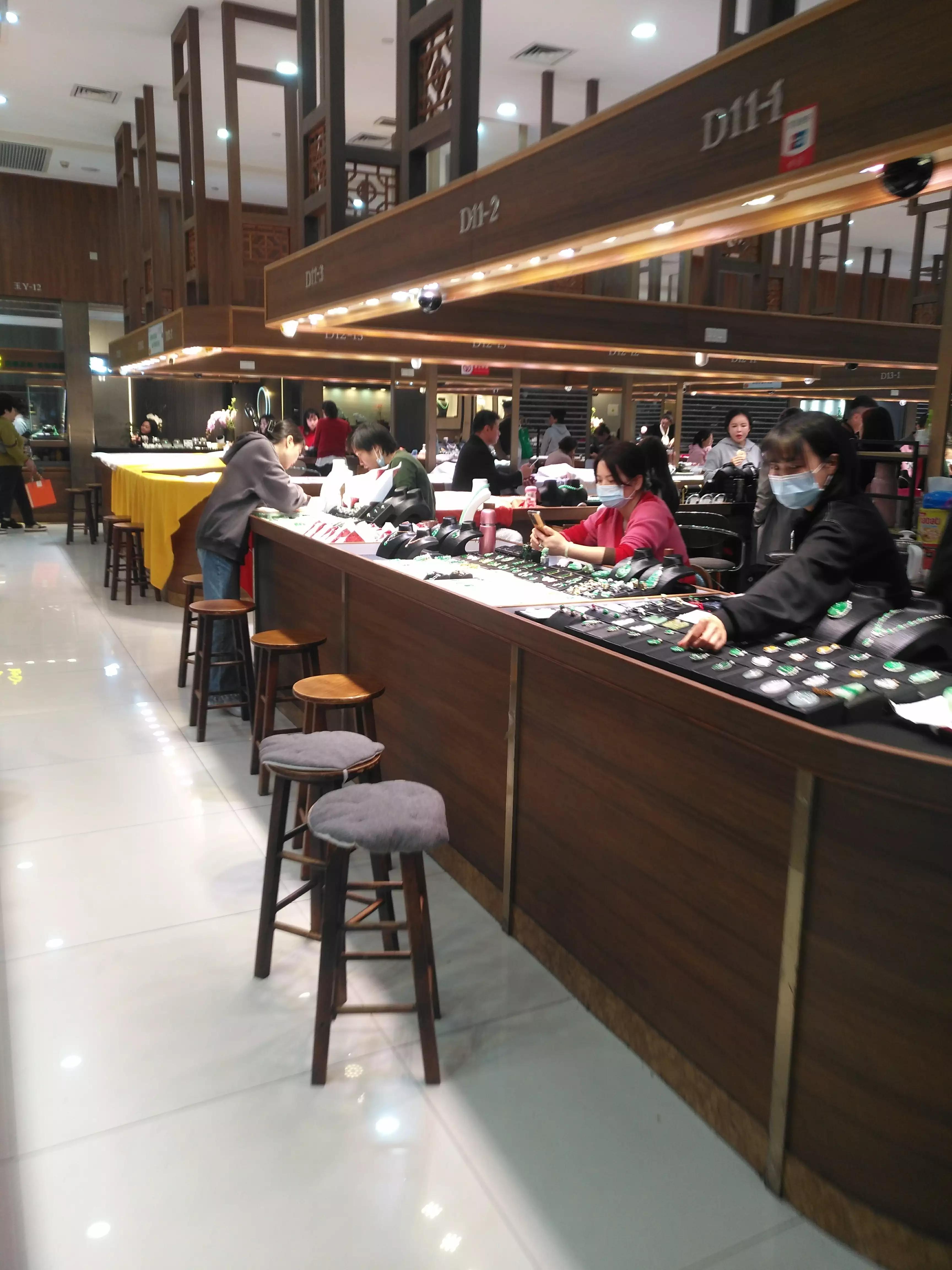 对庄平台买翡翠靠谱吗,买翡翠手镯要注意哪些