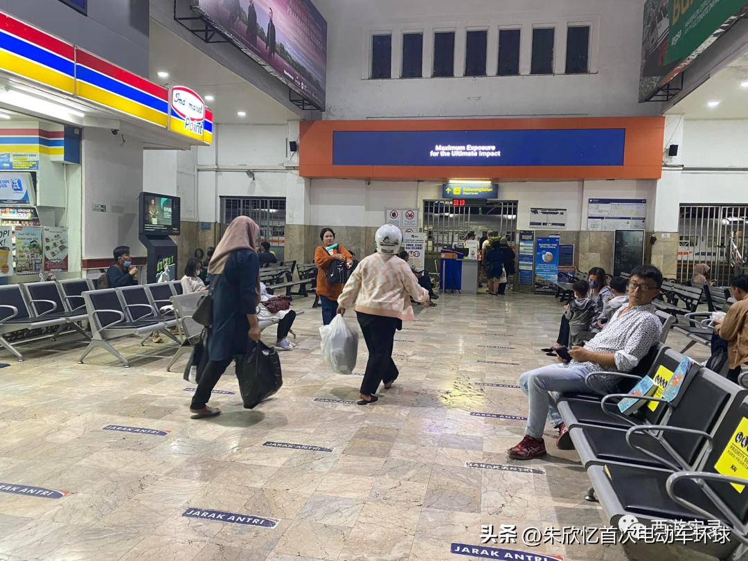 印尼进口中国火车车厢,印尼火车与高铁不一样