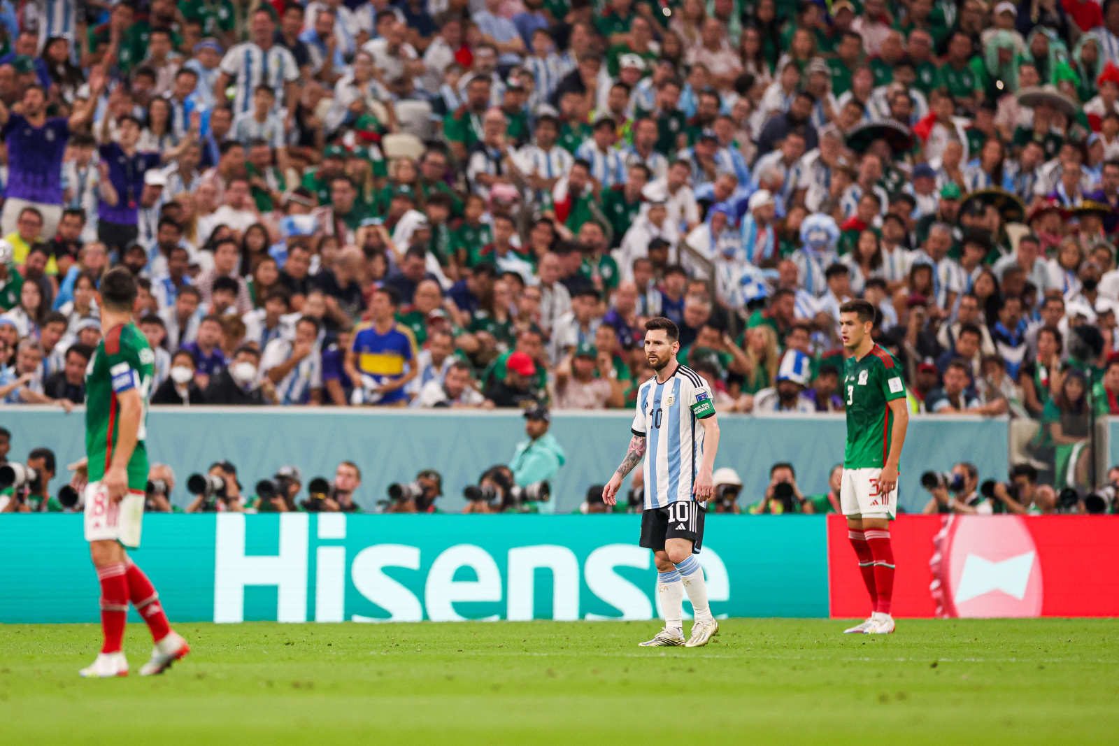 梅西17年球王路夺三冠,央视报道梅西7夺金球奖