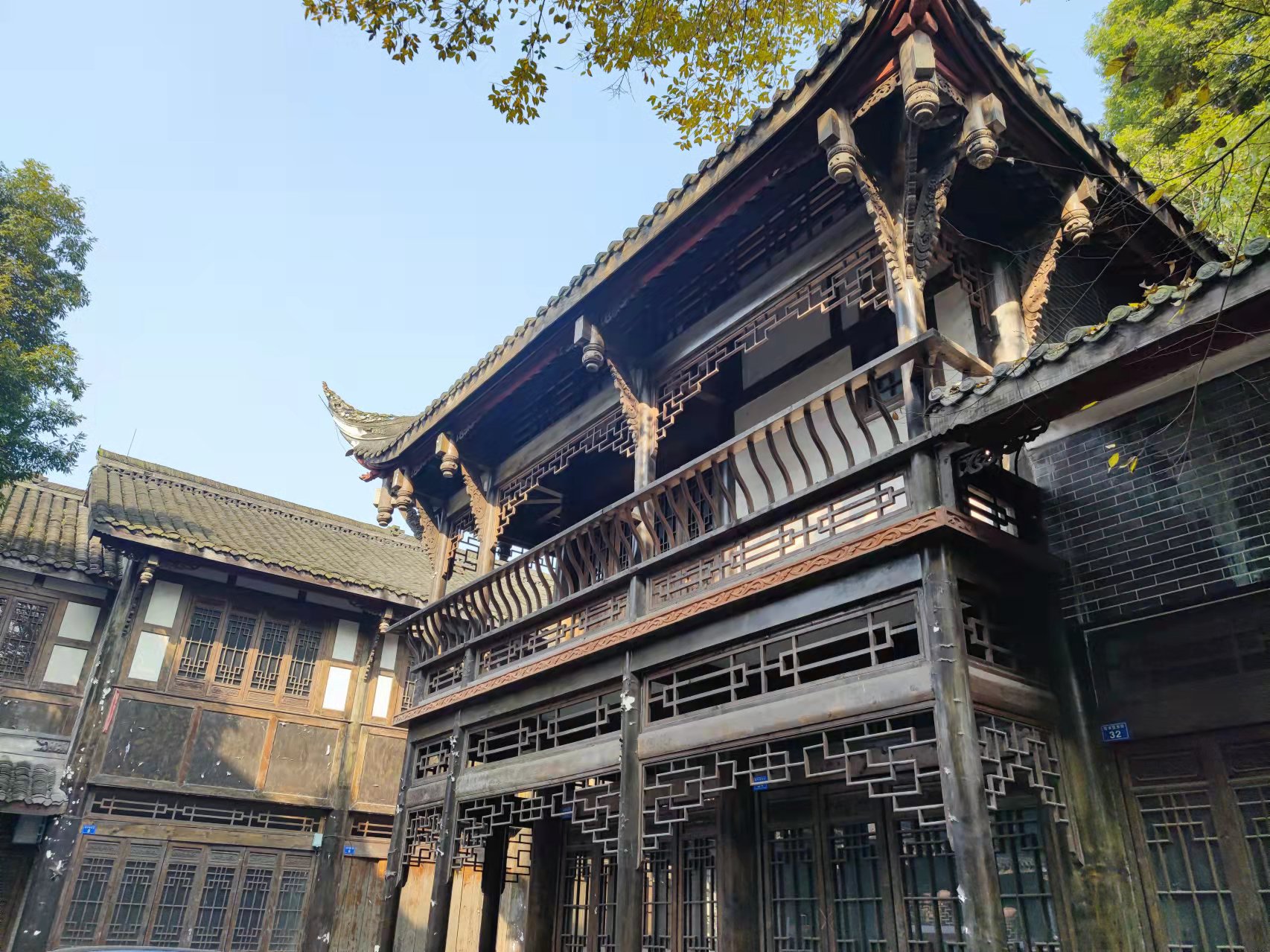 木质房子为什么抗震好,中国适合木质房子吗