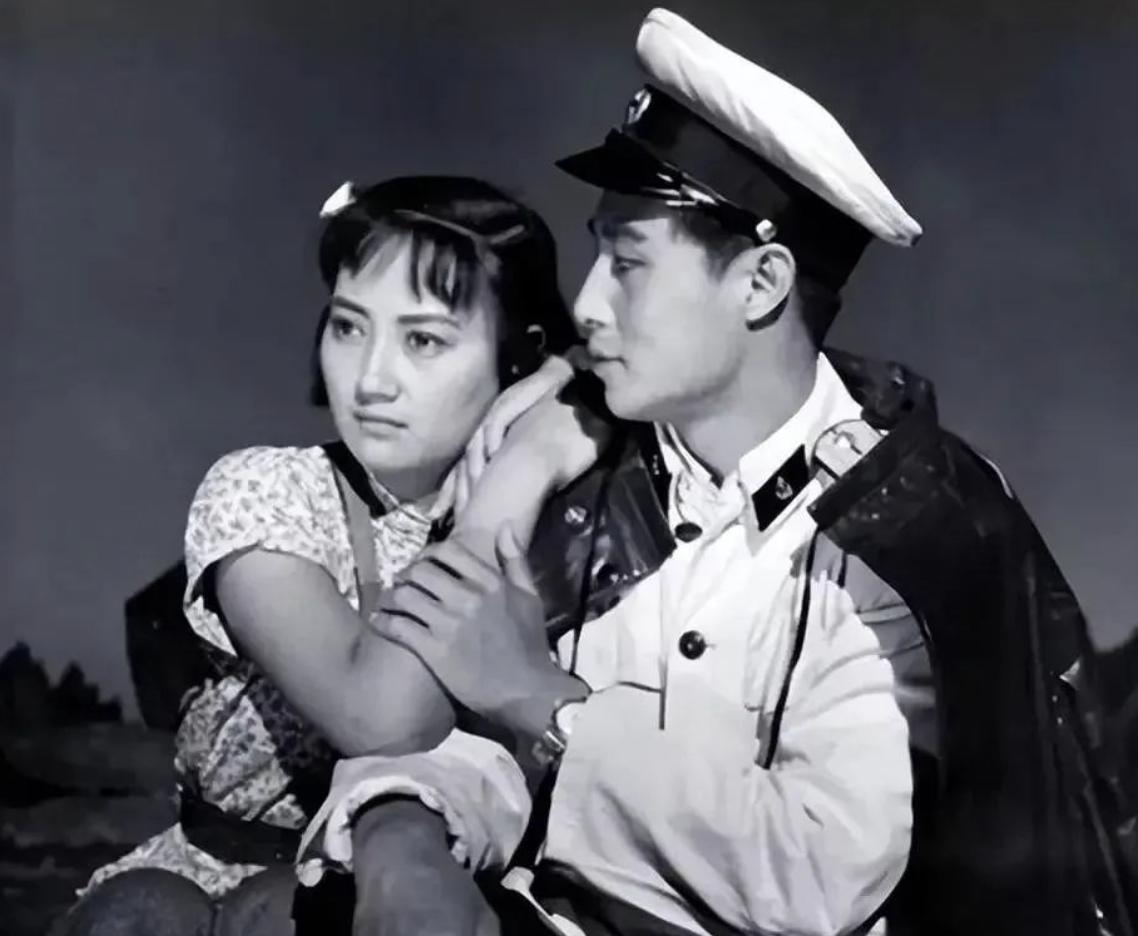 91岁电影演员王心刚近况,王心刚对妻子不离不弃