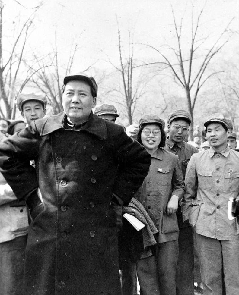 1972年，王季范在北京逝世，毛*东泽**亲自送花圈写挽联：九哥千古