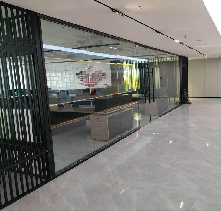 玻璃隔断墙装修效果图办公室,中端玻璃隔断墙比较实惠