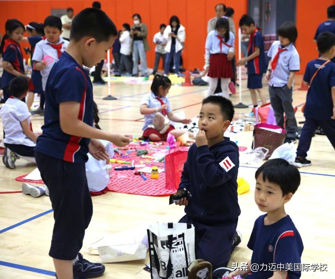 小学生爱心义卖暖人心,以爱为名的义卖