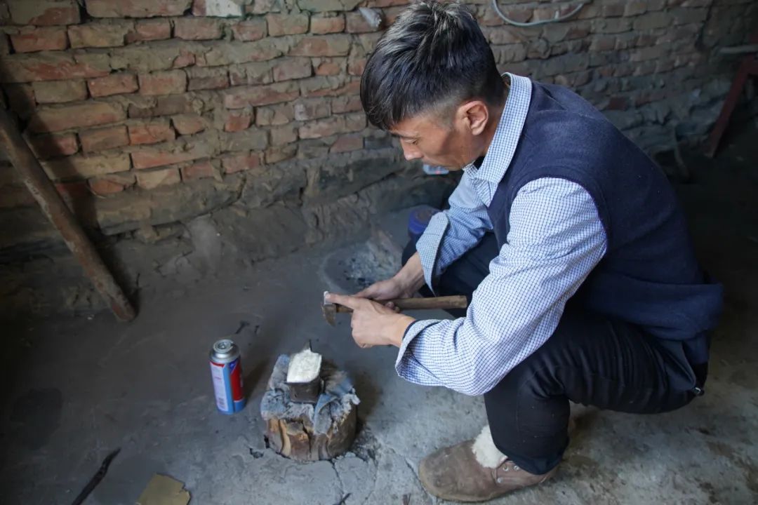 手工纯皮马鞭,农村手工制作鞭子