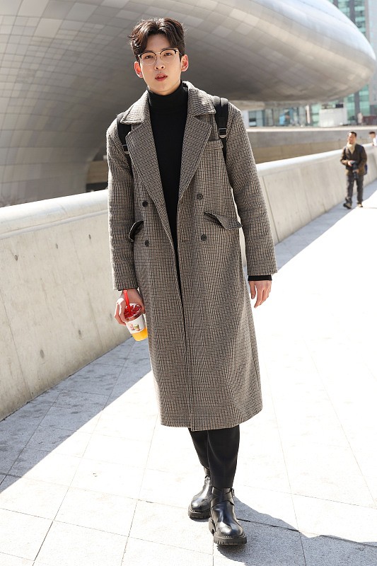 韩国男人的穿搭技巧是什么,男生韩版宽松休闲裤搭配什么好看