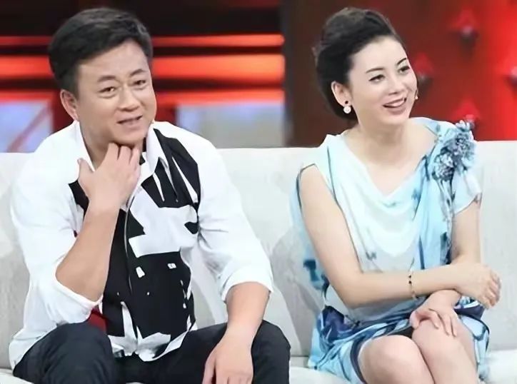 弦子朱军最近新消息,弦子二审败诉后当街宣读的视频