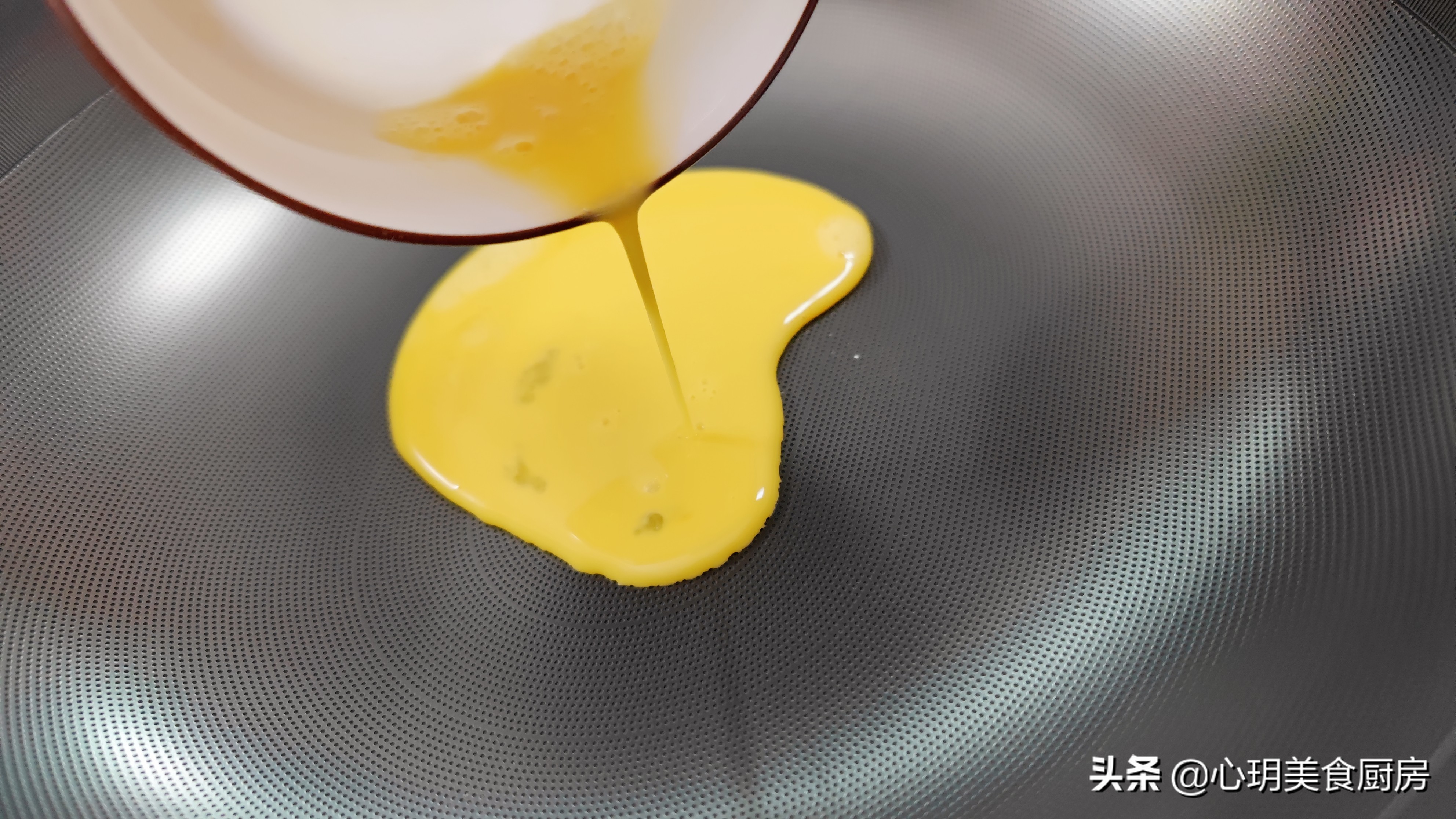 铁锅什么涂层好用不粘锅,无涂层铁锅很容易粘锅吗