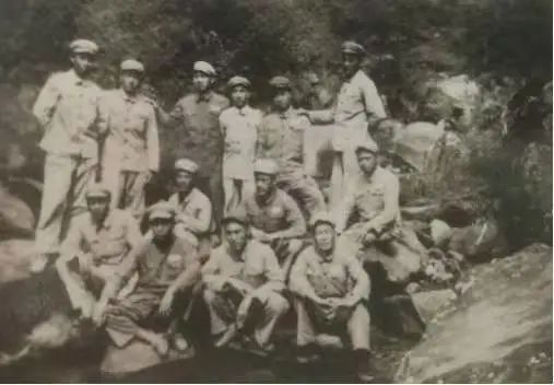 别骂男足了，来看看什么是真正的中国男神