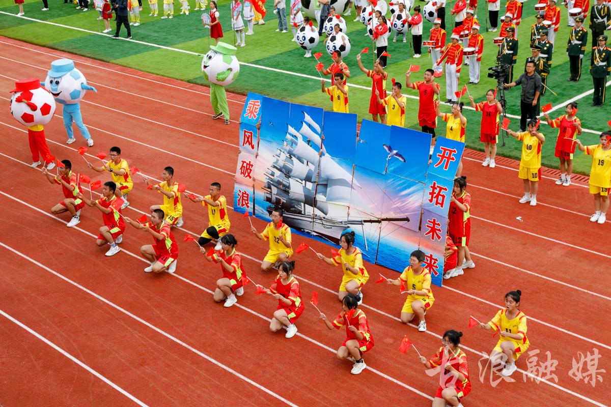 古浪城关第三小学足球比赛,古浪县足球联赛开幕式表演