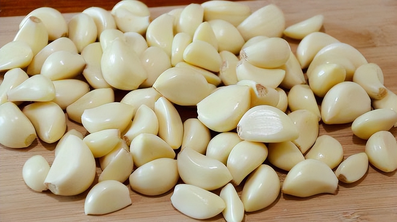 吃饺子不吃蒜香味少一半下一句,吃饭不吃蒜香味少一半下一句