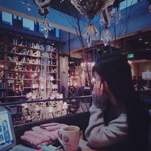 微小说：初恋女友是坐台小姐，分手后，现在她想找我结婚了01