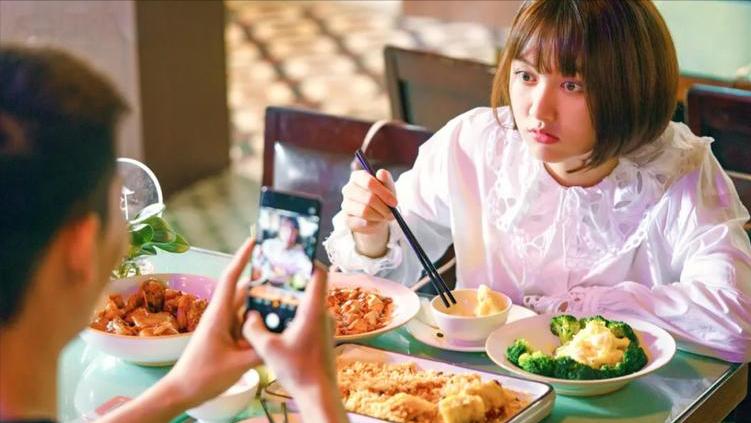 泛娱乐时代下，网络“吃播”文化的发展历程、发展因素有哪些？