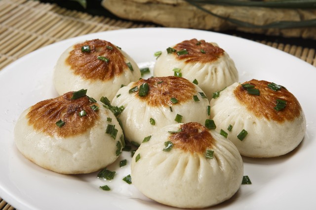 上海特色美食糕点有哪些,上海街头美食小吃推荐一下