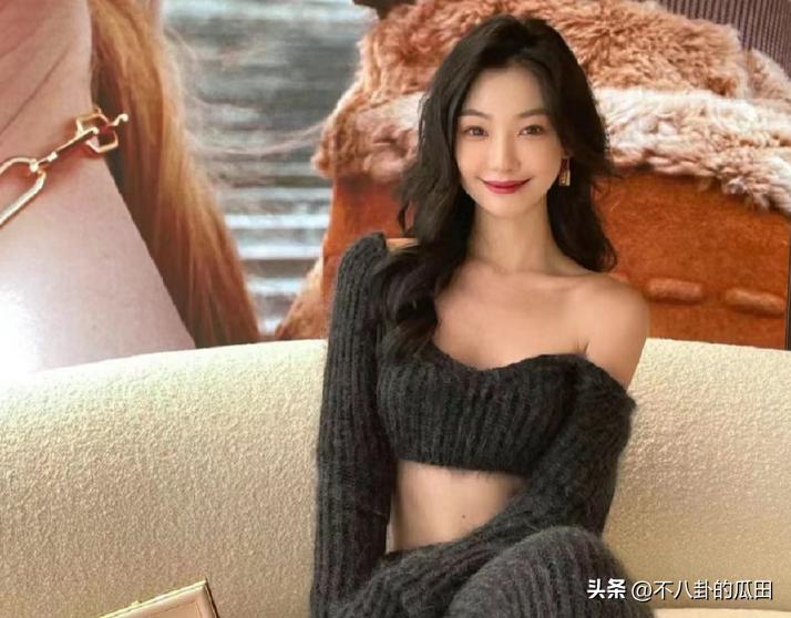 夹菜、擦嘴、当小弟，网红用钱让明星“折腰”的样子，真大开眼界