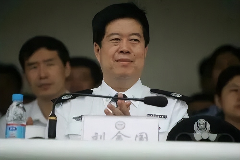 从乡镇*党**委副书记到副国级，他靠什么实现人生逆袭？