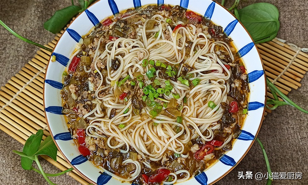酸菜酸汤面最正宗做法,开胃酸菜汤面