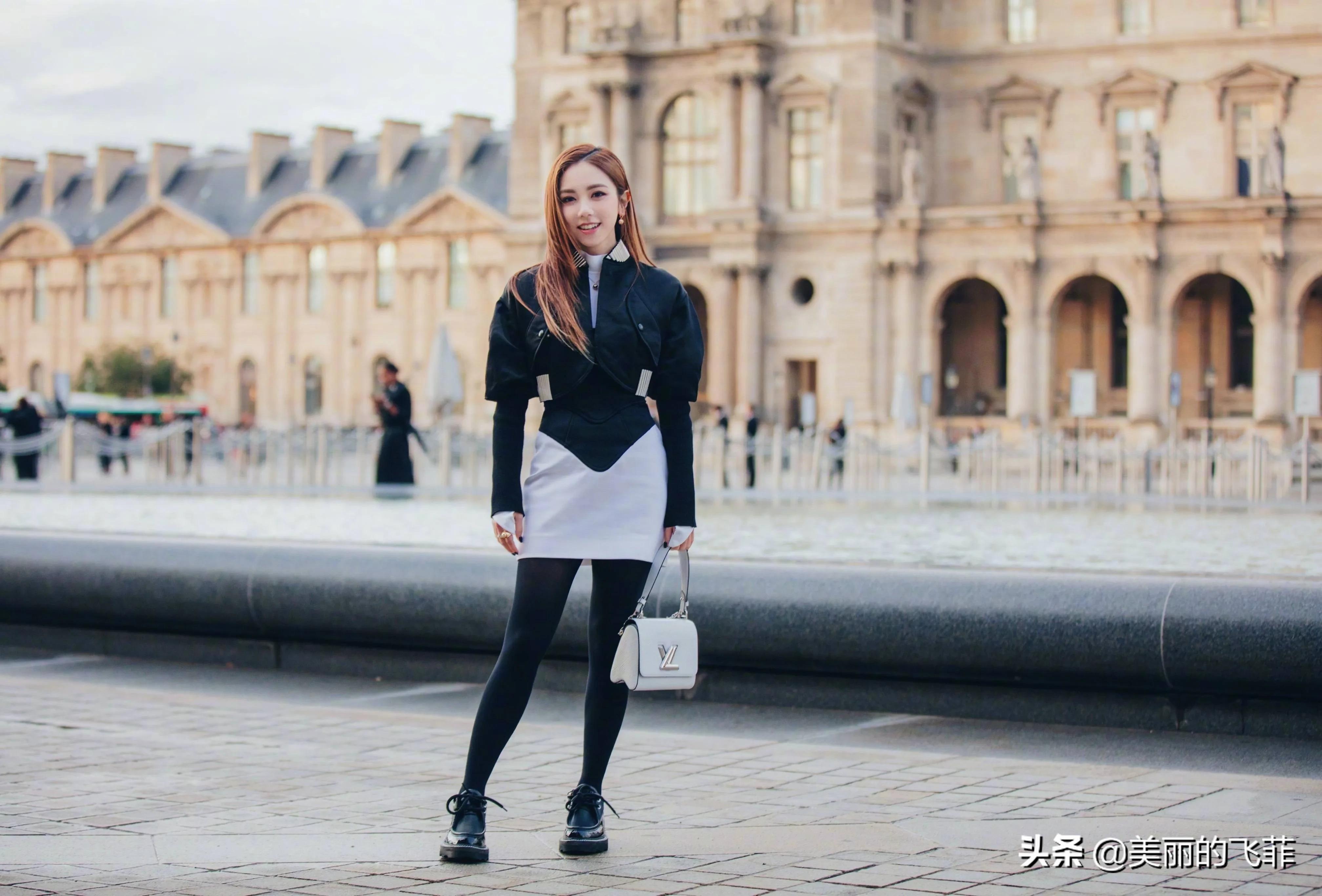 邓紫棋穿皮裤唱歌,邓紫棋穿裙子戴帽子唱歌