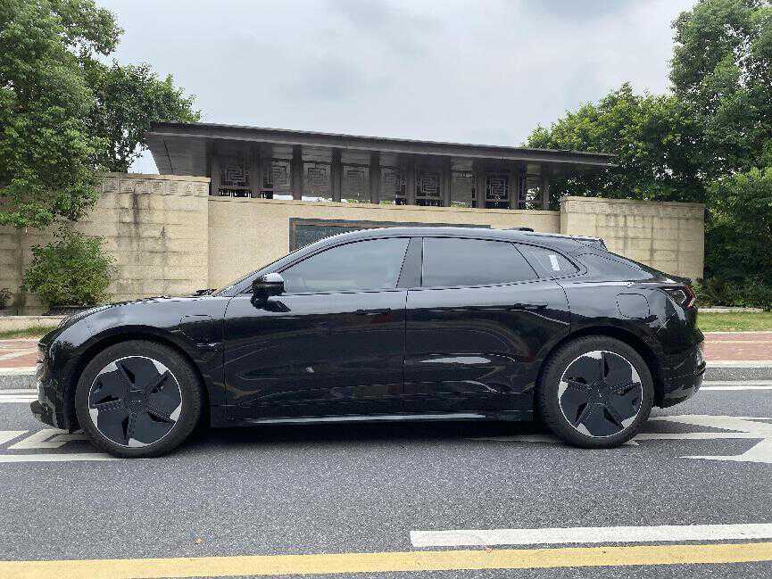 美基v8车膜和v10哪个更划算,美基v10贴膜