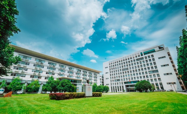 陆军工程大学海军工程大学,陆军海军空军工程大学哪个好