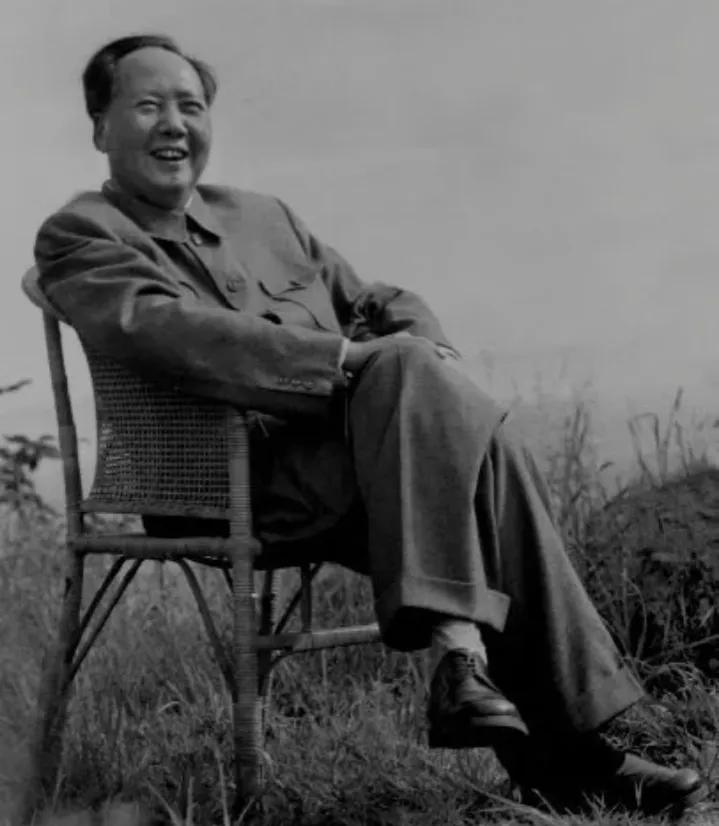 俄乌双方深陷战争泥潭，毛主席的五句话到现在还是至理名言言。