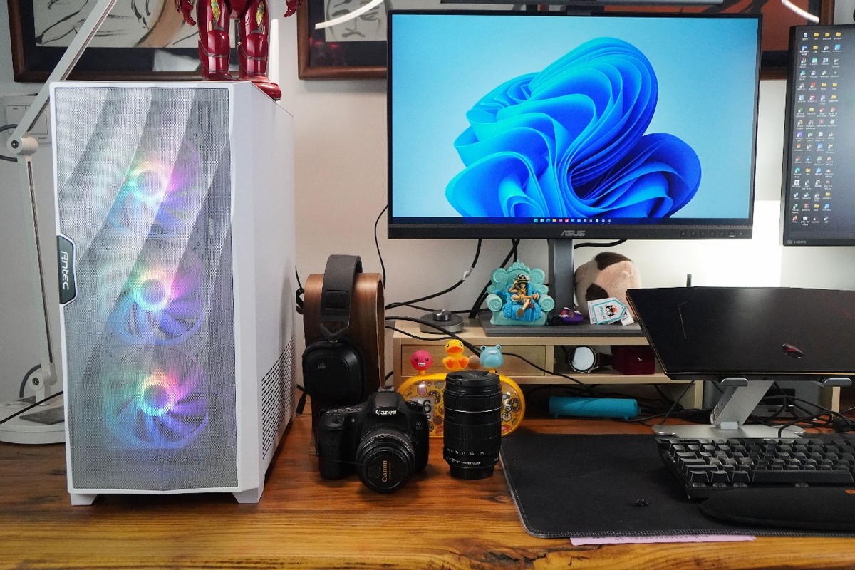 面向高端玩家、可一键超频至6400的技嘉AORUSRGBDDR56000内存条