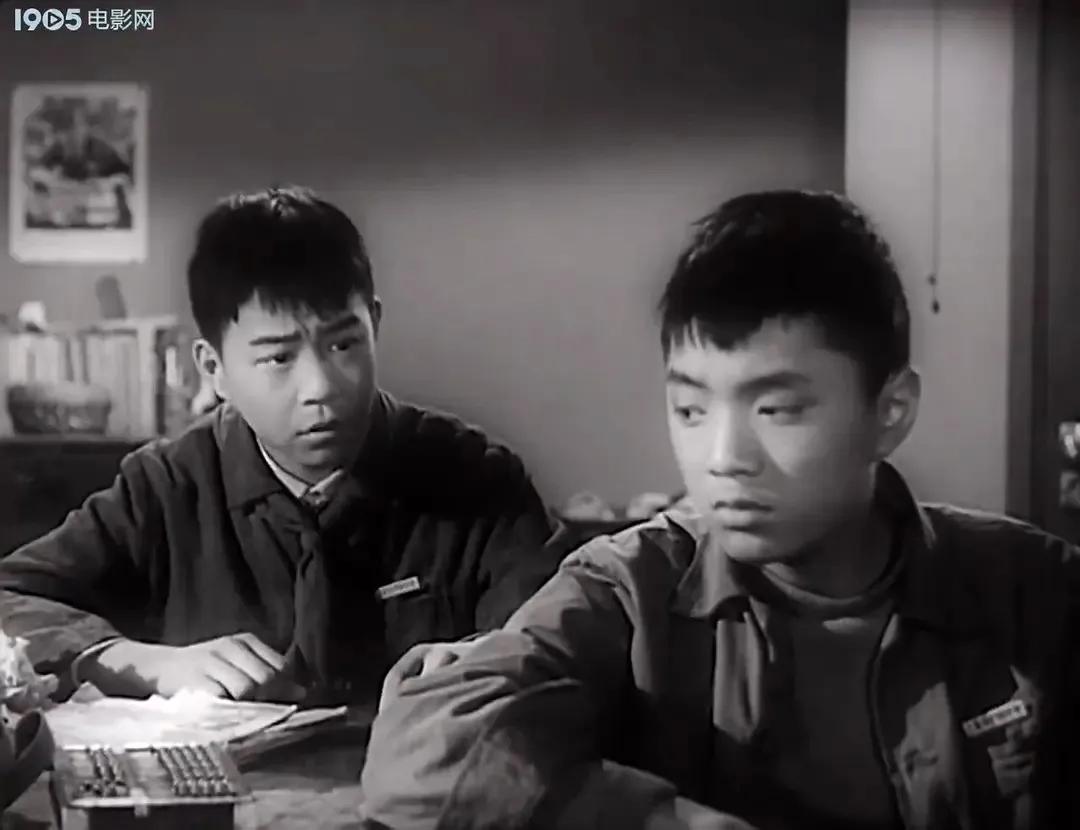 老电影海燕,老电影两个小足球队1956插曲