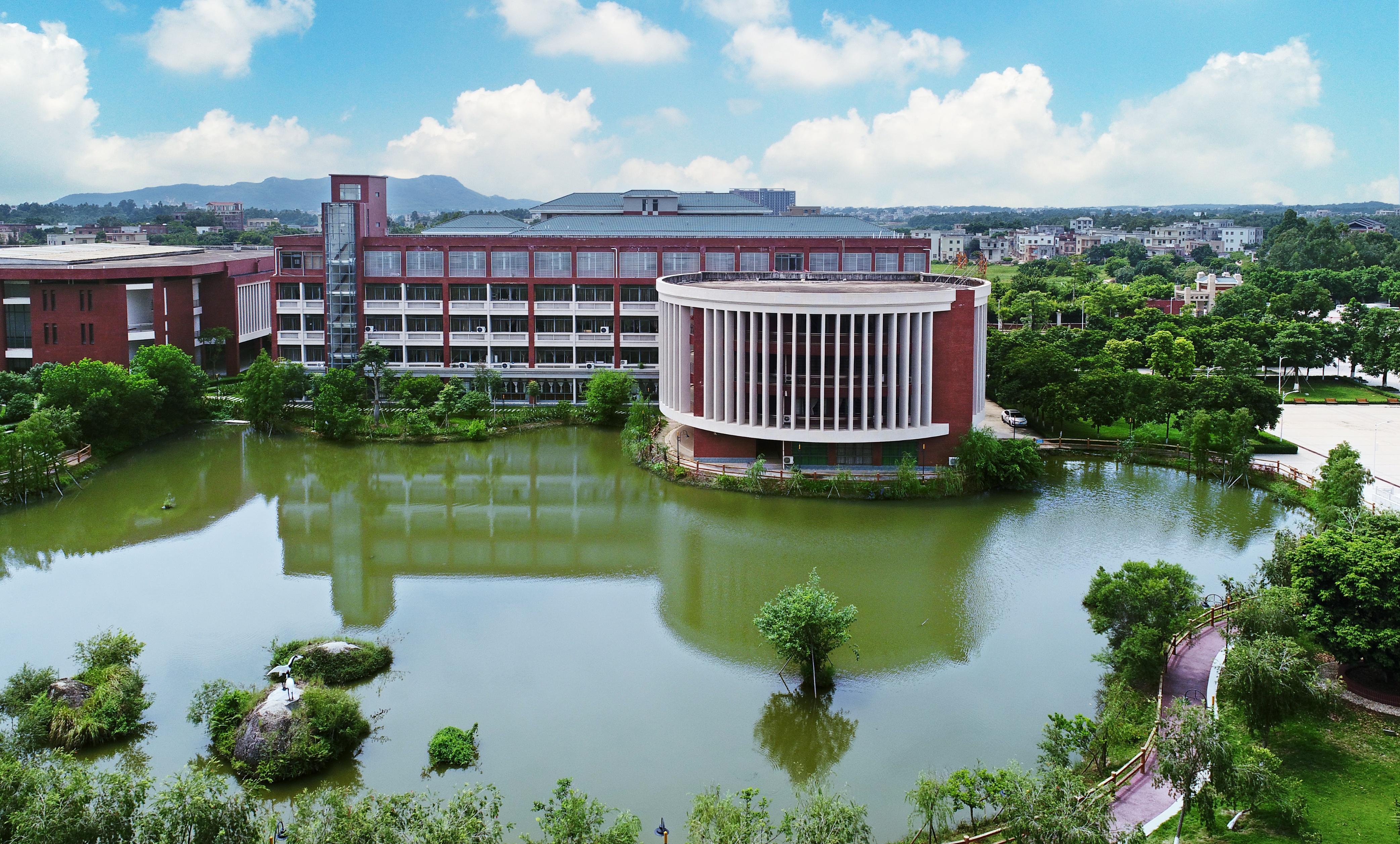 茂名市第一中学官网,茂名市第一中学怎么样