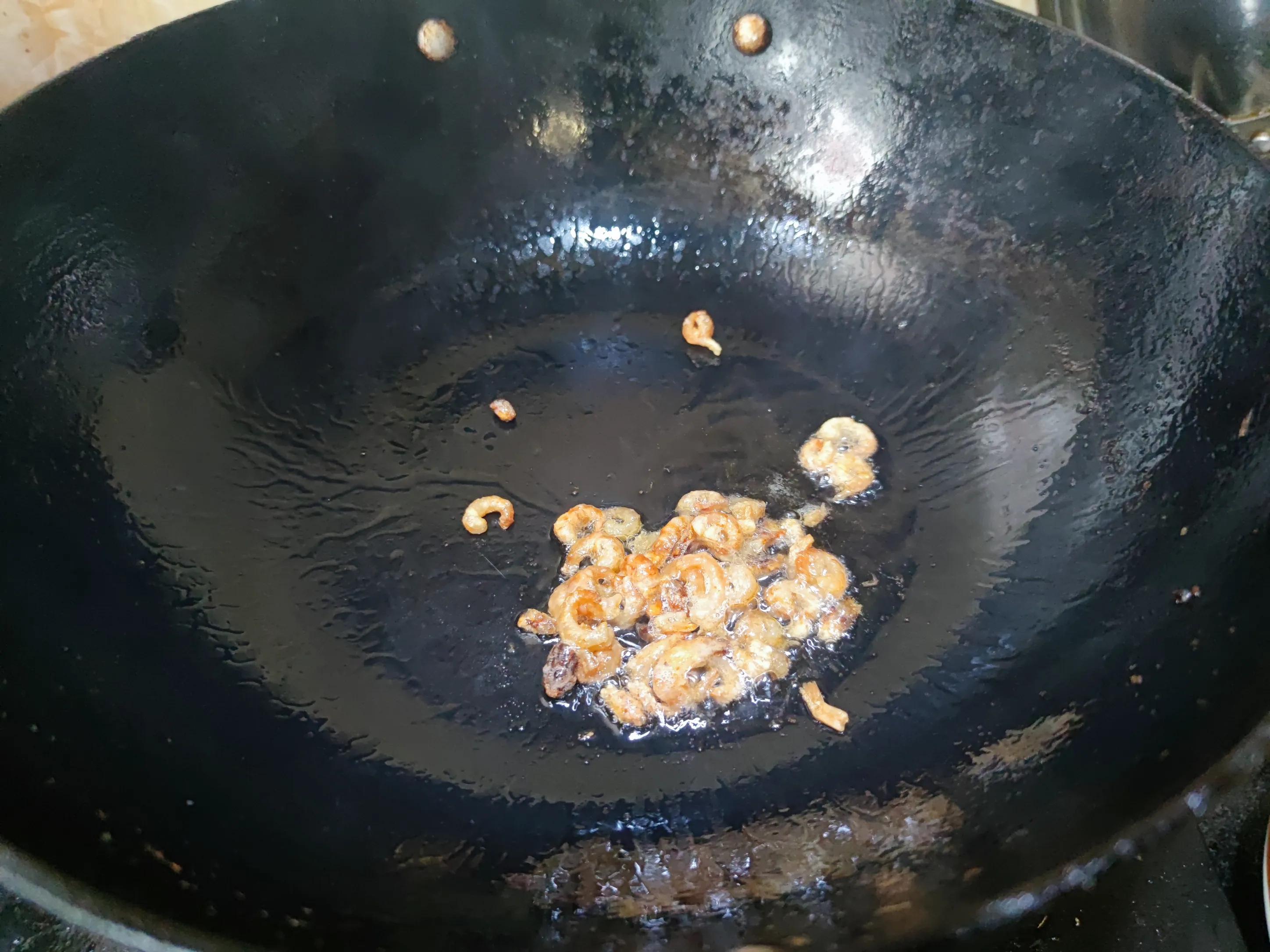 今日小雪天冷了记得添衣保暖,明日小雪吃什么食材