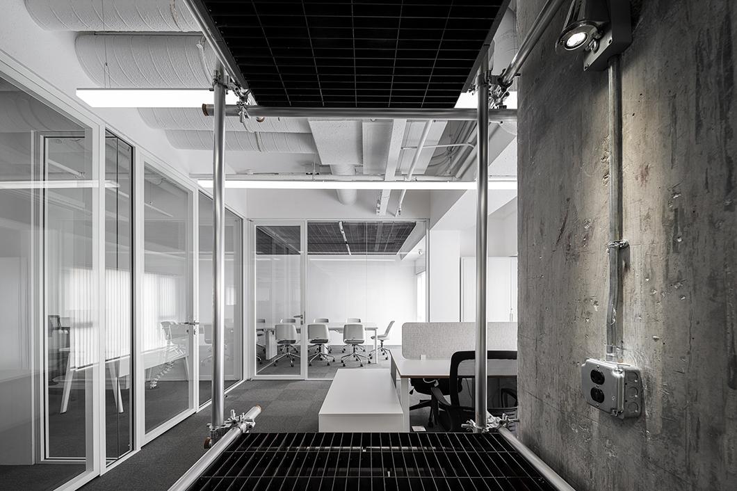 极简工业风办公室设计,200-300平米办公室工业风设计