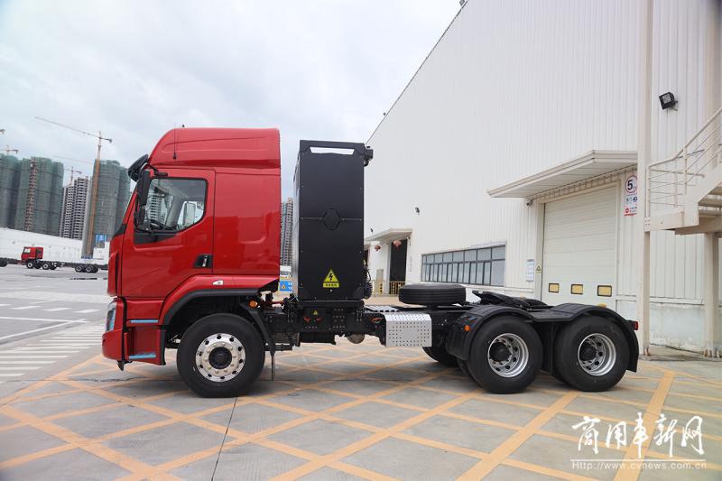 油太贵不赚钱？卡友竞价“杀红眼”？乘龙H5换电牵引车：换我试试