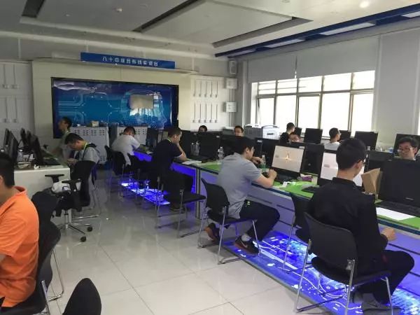 他从疯狂玩耍，到爱上编程，登上国际奖台，成为“姚班”种子选手