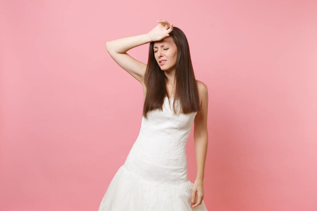 伴娘堵门给红包终将让新郎进门,伴娘堵门要红包伴郎怎么对付