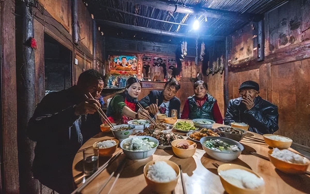 悬崖古村两届人大代表致富路上“接力赛”