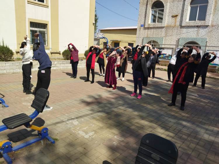 十里河九年一贯制学校起跳两邻休闲操