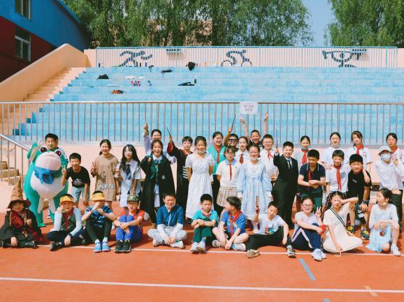 首师大育新华电附中小学部科技节隆重举行