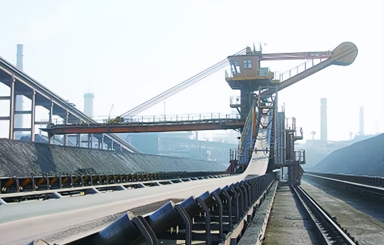 港口皮带输送机设计细节,皮带输送机跑偏怎么调回来视频