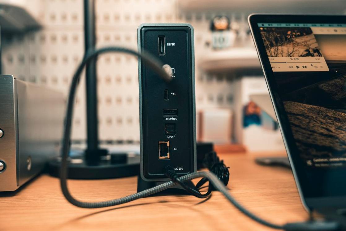 INNOCN办公美术显示器24C1F，色彩精准，专业护眼，KVM等一应俱全