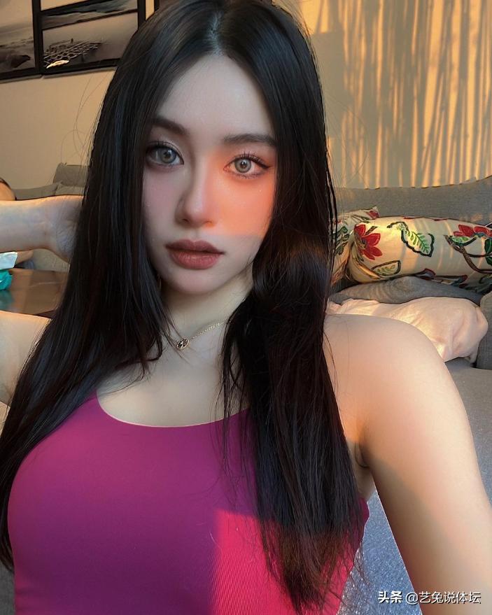 范志毅与36岁妻子,前任国足范志毅