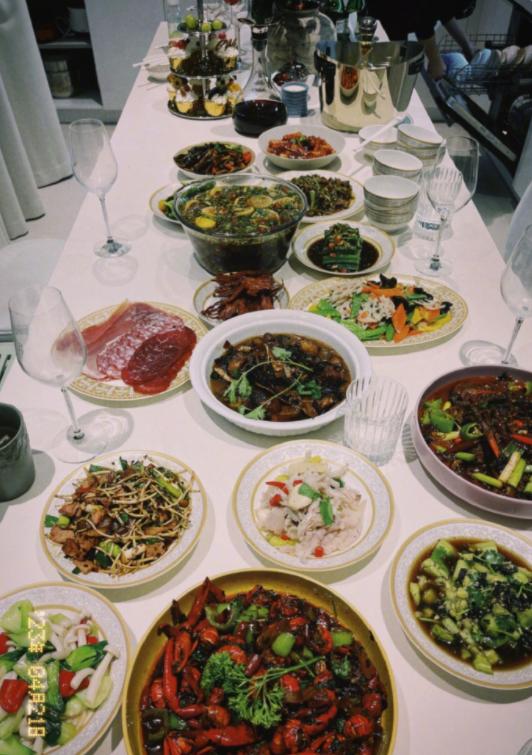 林允和颖儿同框,颖儿换房子