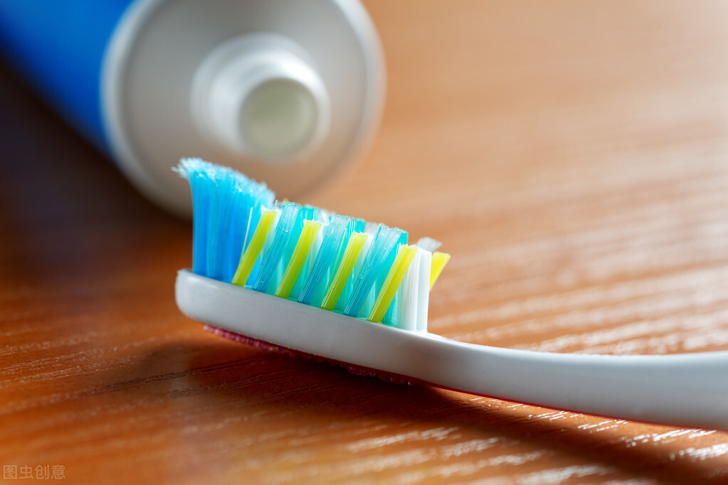 手被502胶水粘住了怎么办教你一招,当手被502胶水粘住了怎么办