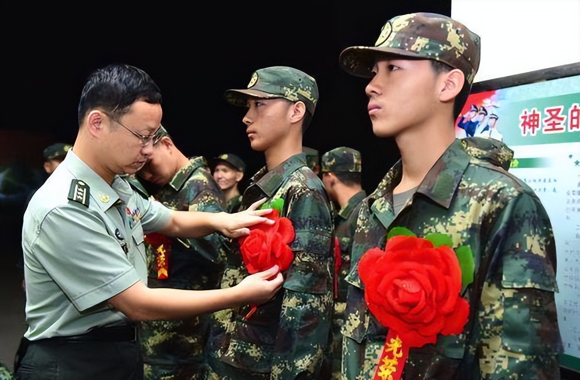 2022年“参军”要满足啥条件？身高标准进行调整，专科生喜从天降