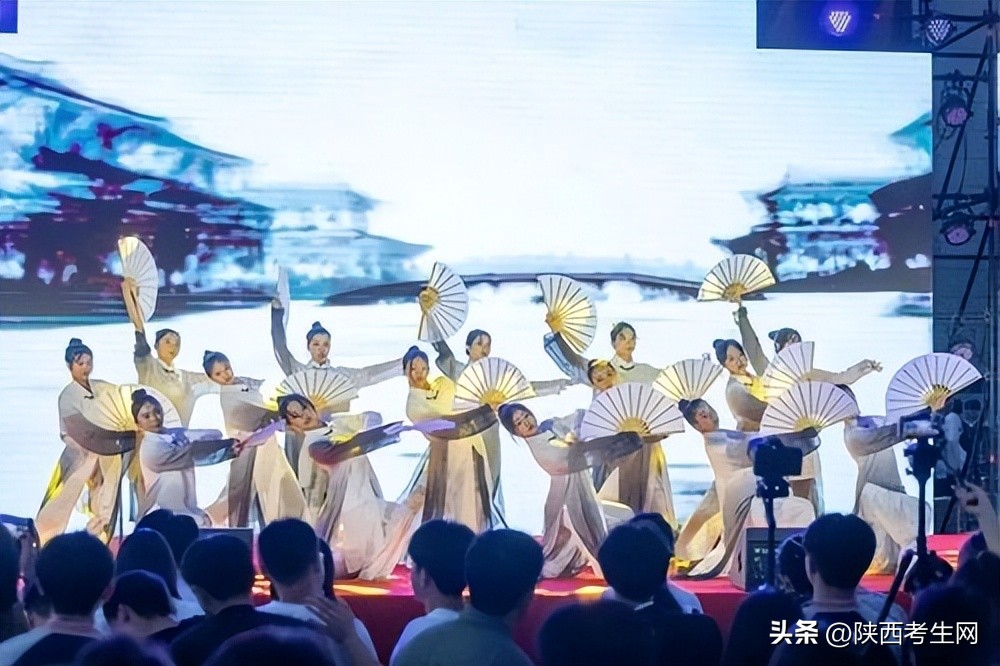 瑗垮畨鐜颁唬鑱屼笟楂樹腑2023姣曚笟鏅氫細,瑗垮畨鐜颁唬鑱屼笟楂樹腑楂樹笁姣曚笟鏅氫細