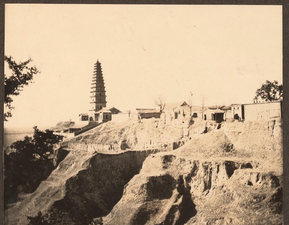 *光脱**犹太人女人衣服，集体*杀屠**，老照片再现变态的纳粹德国！