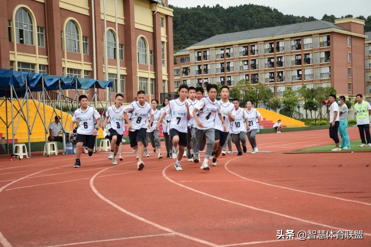 小易聊球最新视频,小易聊足球