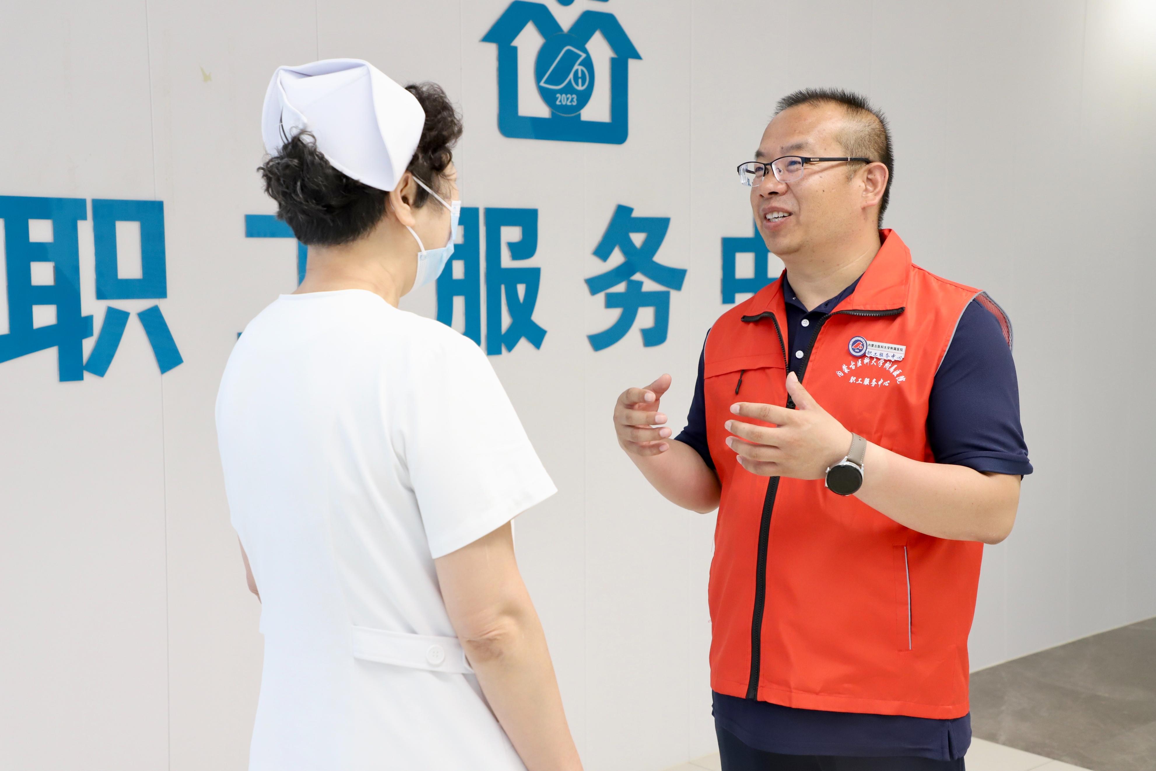 内蒙古医科大学附属医院打造患者满意职工温暖的人文医院