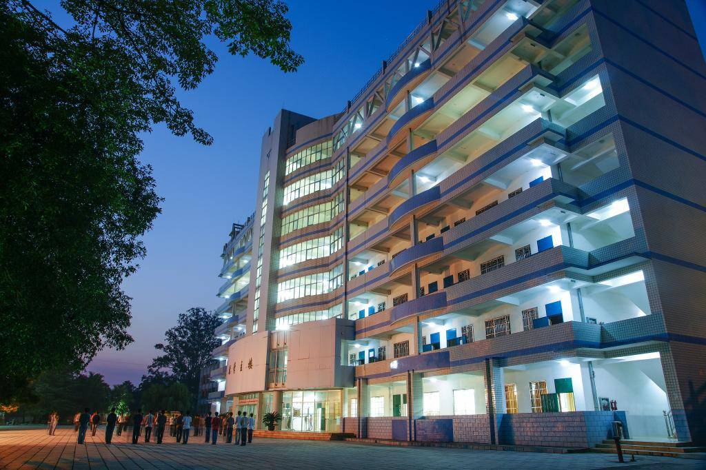 广西公办大专学校2023年单招,2020年广西单招大专院校