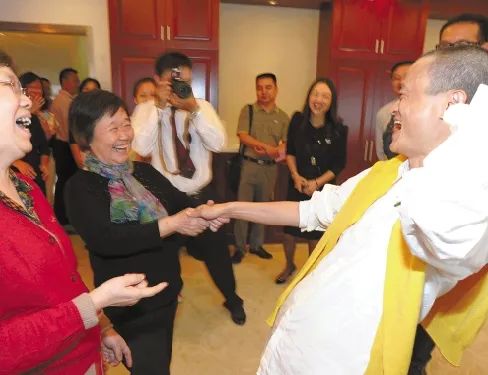 马云刘强东马化腾王健林白手起家,刘强东王健林马云怎么白手起家的