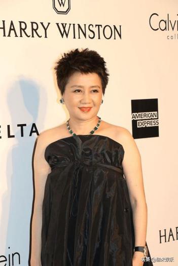 千金何超盈现状,叛逆千金何超盈带14亿嫁妆