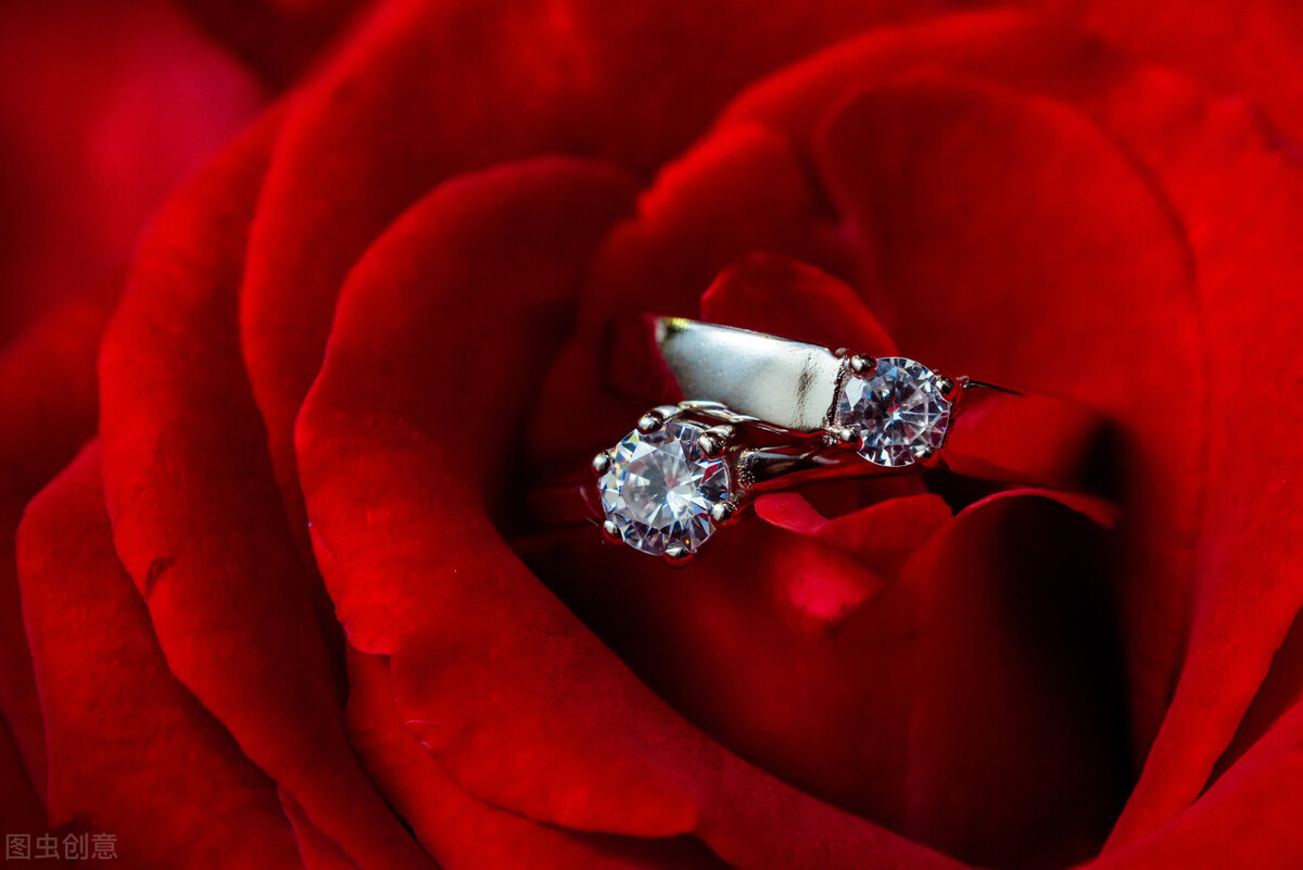 丈夫出车祸瘫痪妻子改嫁,妻子出车祸残疾丈夫不离不弃